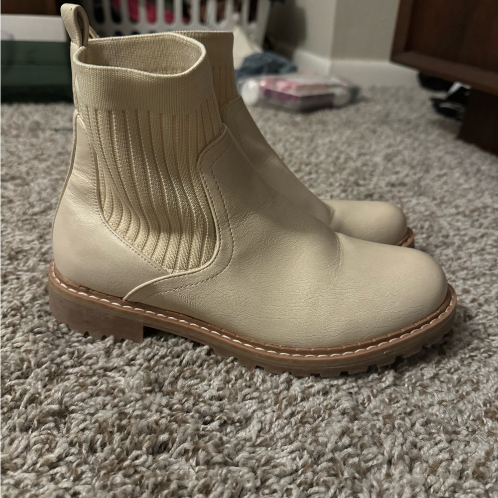 Cream Ankle Boots with Ribbed Detail